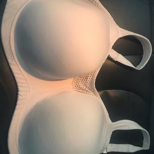 Essential Bodywear sports bra